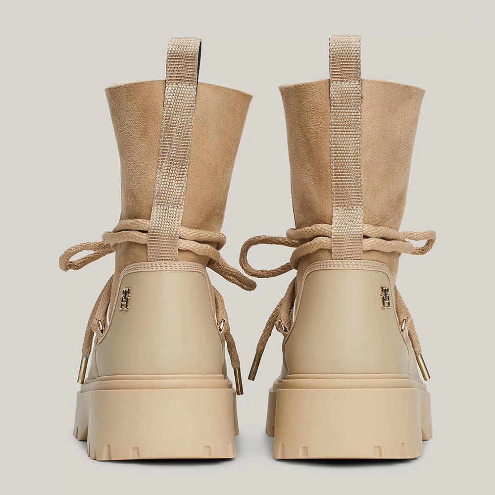 מגפי טומי הילפיגר Real Shearling Lace-Up Snowboot נשים