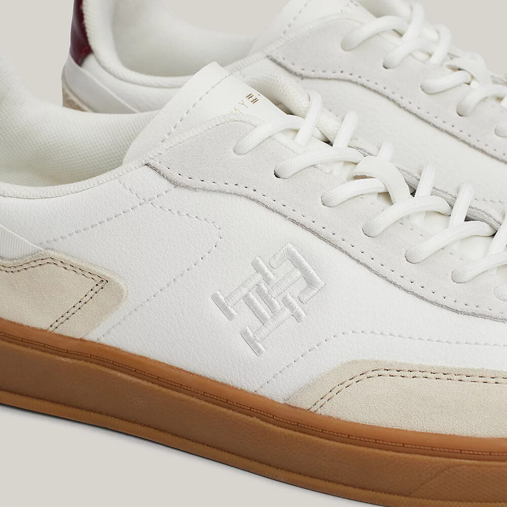 נעלי טומי הילפיגר Heritage Suede Court Trainers נשים