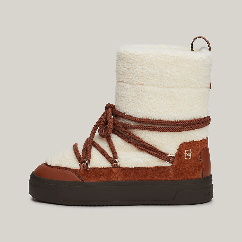 מגפי טומי הילפיגר Lace-Up Faux Shearling Snowboot נשים