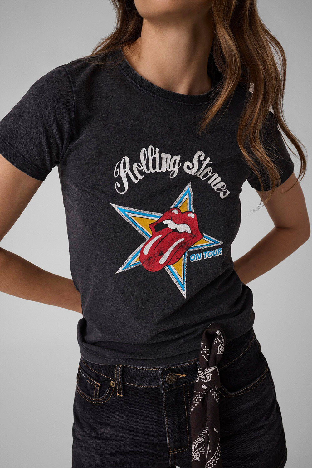 חולצת טישירט קצרה Guess Guess Jeans X Rolling Stones נשים