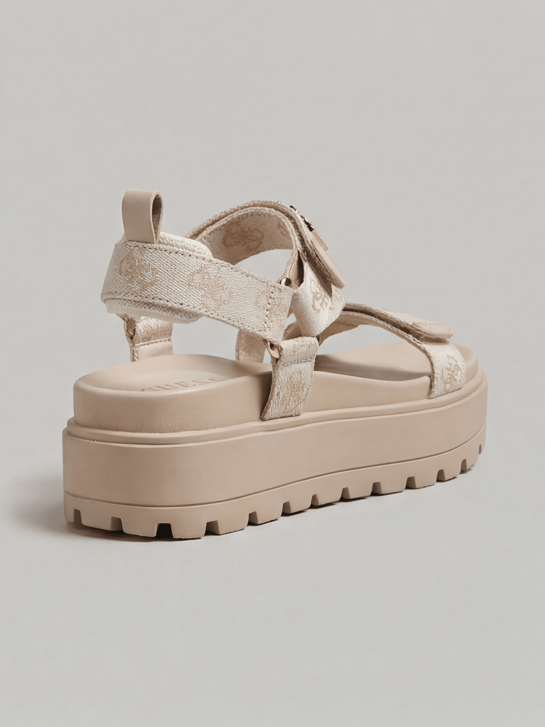 סנדלי Guess Fetta נשים