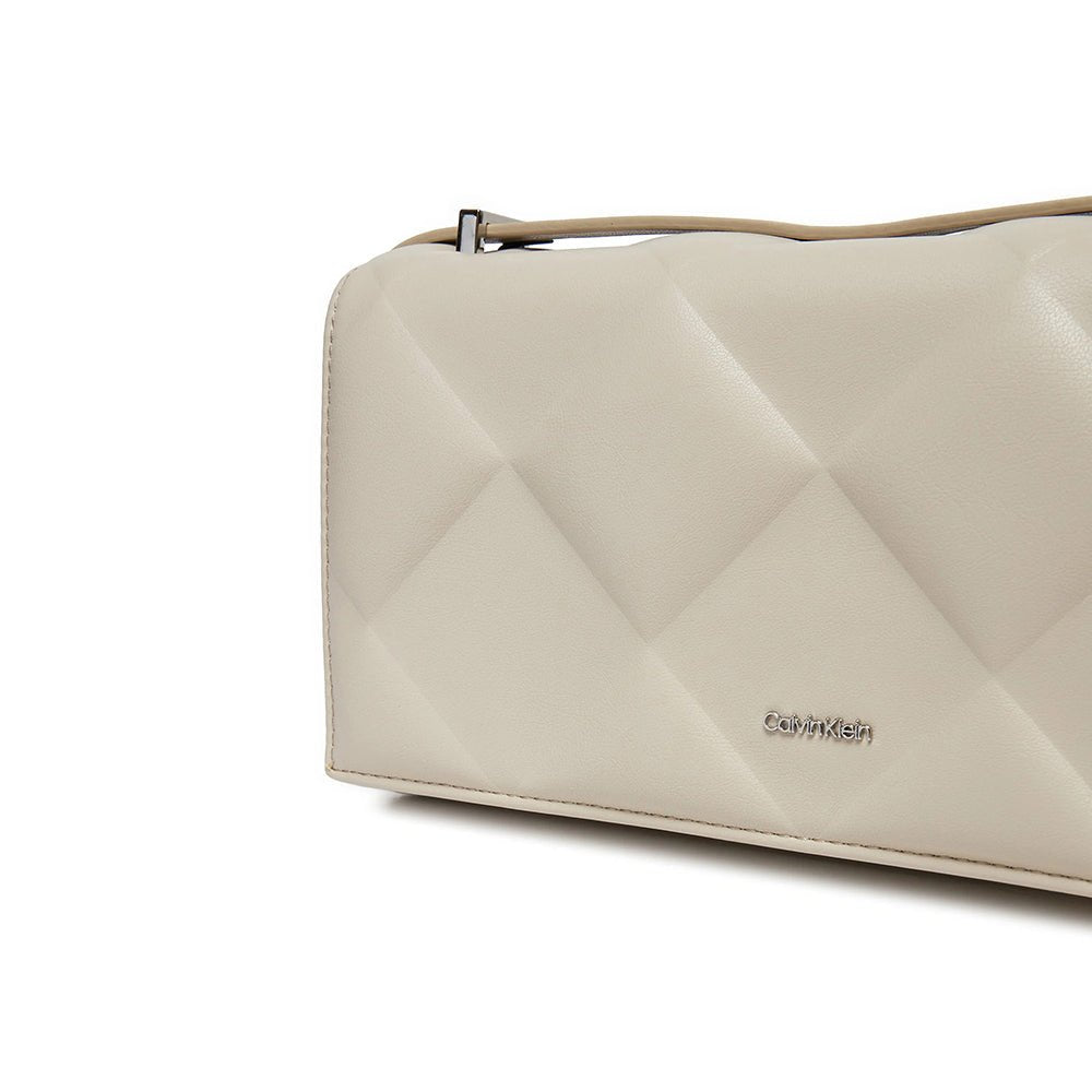 תיק קלווין קליין Diamond Quilt Shoulder נשים
