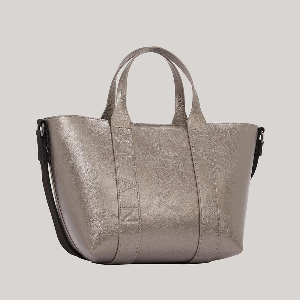 תיק טומי הילפיגר Metal Logo Tote נשים