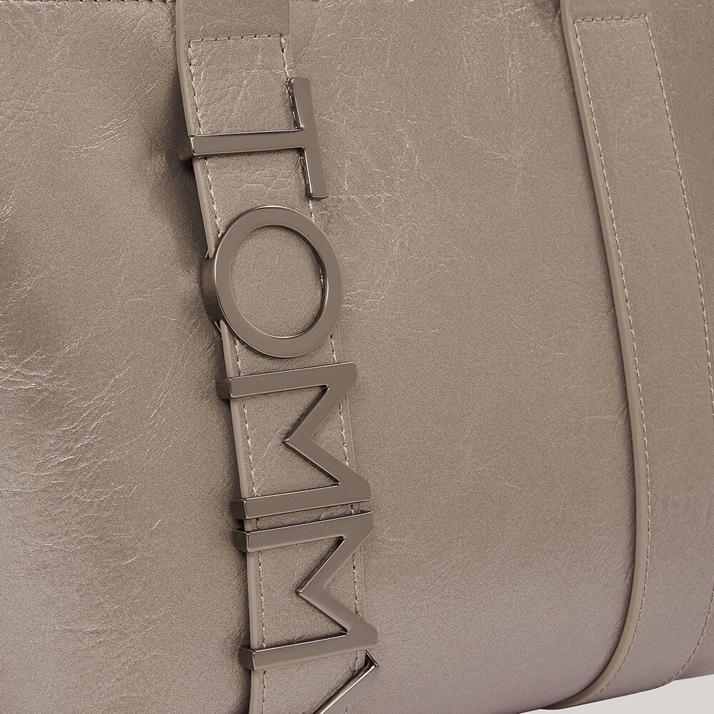 תיק טומי הילפיגר Metal Logo Tote נשים