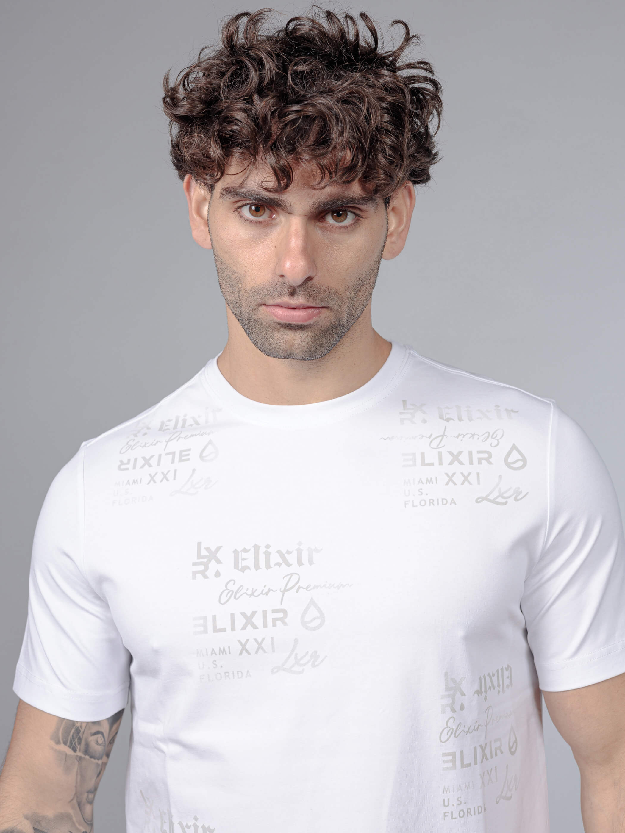 חולצת טישירט קצרה אליקסיר All Over Logo גברים