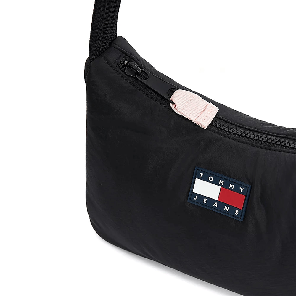 תיק נשיאה טומי הילפיגר Tommy Nylon Sholder Bag נשים