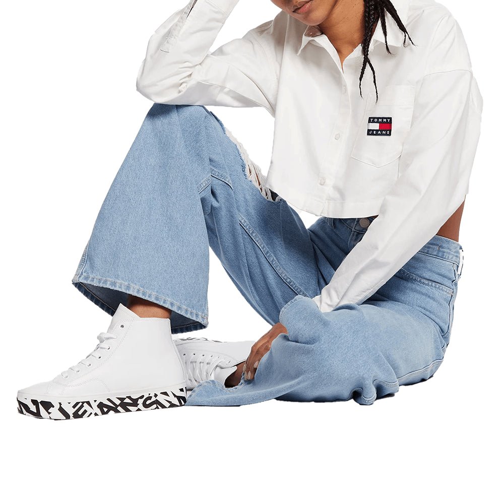 חולצת קרופ מכופתרת טומי הילפיגר עם לוגו נשים