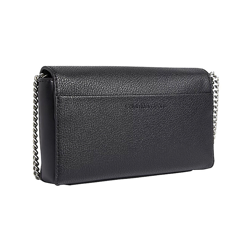 תיק צד קלווין קליין אבזם לוגו מתכת נשים