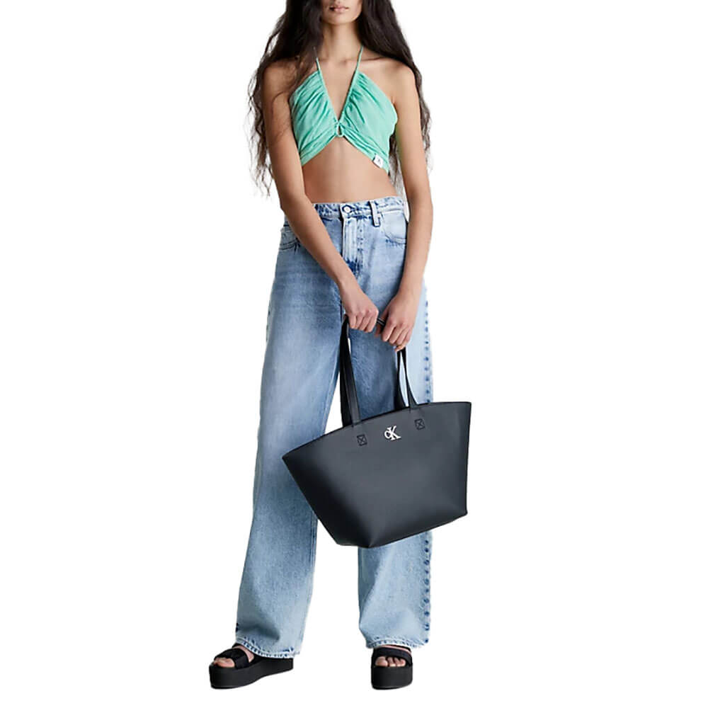 תיק צד Tote מונוגרם קלווין קליין נשים