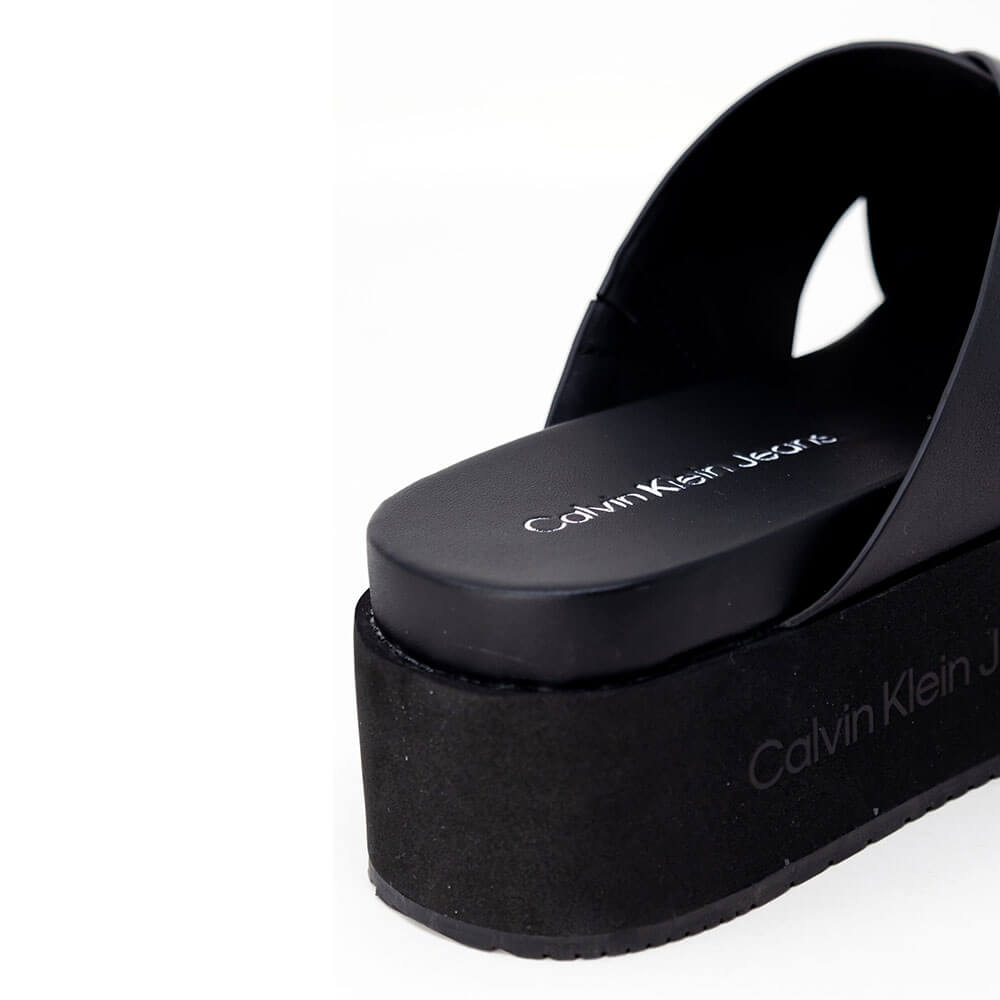 כפכפי פלטפורמה קלווין קליין רצועות מצטלבות נשים